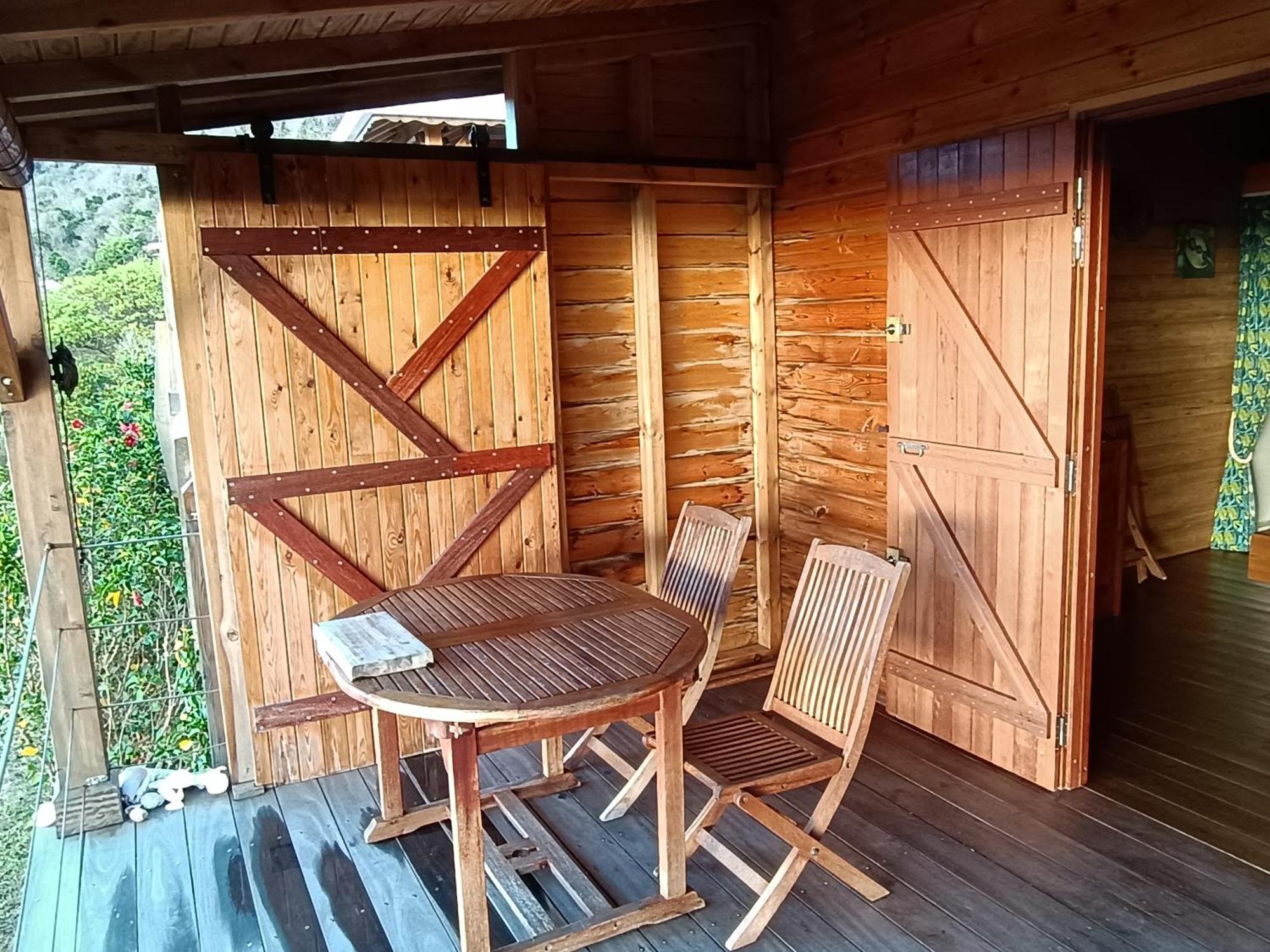 Ti Kaz Anoli Cottage En Bois Avec Vue Sur La Baie Terre-de-Bas Экстерьер фото